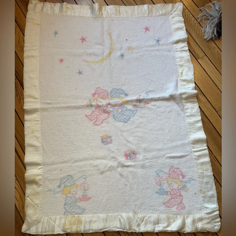 1960s Vintage Baby Blanket with Pastel Design